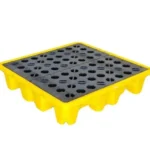 Pallet antiderrame para cuatro tambores con capacidad de retención de 250 litros, ideal para líquidos industriales y químicos
