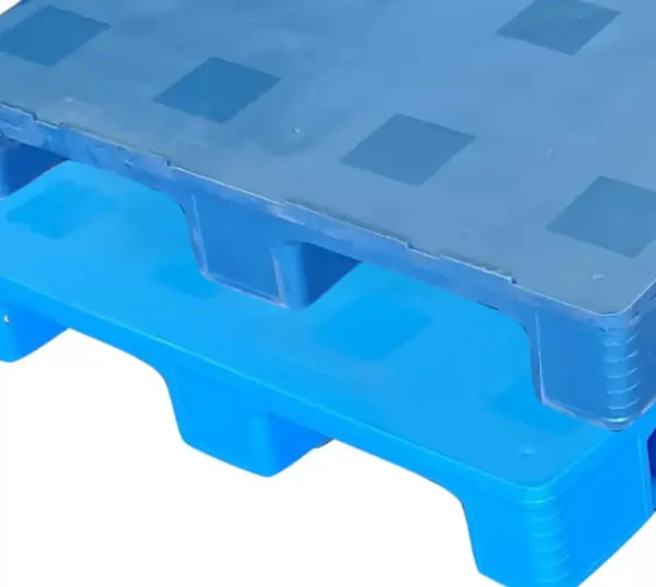 Pallet liso apilable, higiénico, con o sin bordes, ideal para carga pesada en alimentos, minería y más.