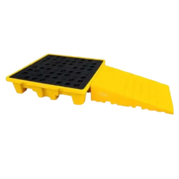 Rampa plástica amarilla para pallets antiderrame de 2 y 4 tambores.