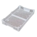 Caja plástica blanca 50x30 cm, ideal para cosecha de berries, frambuesas, arándanos y moras. Fabricada en HDPE con diseño ventilado para proteger frutos delicados. Dimensiones: Alto 64 mm, Ancho 300 mm, Largo 500 mm.