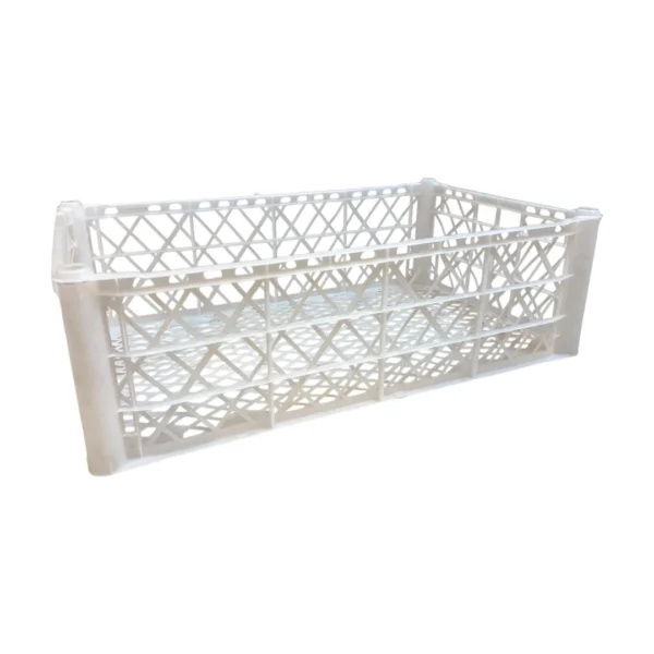 Caja Frutera Apilable Wenco ZE 101 Block G4 es la solución definitiva para packings y huertos agrícolas. Su estructura plástica de alta densidad soporta el peso de grandes columnas de almacenamiento en frío sin deformarse, mientras que su diseño 100% ventilado acelera el enfriamiento de tus frutas resguardándolas de la humedad y el aplastamiento. Encuéntrala al mejor precio mayorista en Plastore.
