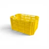 ¡Maximiza el rendimiento de tus operarios en la cosecha de berries! La Caja Cosechera de Arándanos Wenco es la herramienta portátil definitiva para el campo. Construida en plástico virgen de alta densidad y disponible en colores amarillo y blanco, destaca por su diseño compatible con correas para colgar, liberando las manos del recolector. Encuéntrala al mejor precio del mercado en Plastore.