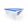 La Caja Organizadora Mybox Wenco de 15 Litros combina un cuerpo transparente para una higiene visual total con una llamativa tapa azul con cierre click. Diseñada sin manillas para aprovechar al máximo el espacio, es la solución apilable perfecta para ordenar ropa, documentos o juguetes. Encuéntrala al mejor precio del mercado en Plastore.