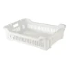 la Caja Universal Wenco de 26 Lts es el activo clave para optimizar tus faenas logísticas: Industria Pesquera y Acuícola: Perfecta para la recolección, almacenamiento y traslado seguro de mariscos, pescados congelados, moluscos y crustáceos procesados. Plantas Faenadoras y Alimentos: Ideal para procesos que requieran congelado rápido o escurrimiento continuo de salmueras o líquidos en salas de proceso. Logística Inversa y Distribución: Un contenedor todo terreno que soporta el trato rudo de los puertos, ferias libres y terminales pesqueros chilenos sin romperse.