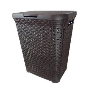 Canasto para Lavandería de 60 Litros es la fusión perfecta entre diseño decorativo y la resistencia del plástico lavable. Su estructura ventilada permite que las prendas respiren evitando la humedad, mientras que su tapa superior mantiene tu baño o clóset impecable. Elige entre Marrón o Gris Claro y transforma tus espacios hoy mismo al mejor precio en Plastore.cl.