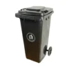 Contenedor de Basura de 120 Litros con Ruedas de Plastore es el tacho todo terreno definitivo para tu pyme, colegio, taller o condominio. Fabricado con plástico HDPE virgen de 4 mm de espesor y certificado bajo la norma EN840, está 100% aprobado para el vaciado automático de camiones recolectores. Sus grandes ruedas de 190 mm aseguran un movimiento suave y sus variantes de color oficial te permiten estructurar puntos de reciclaje de forma impecable. Encuéntralo al mejor precio mayorista en Plastore.