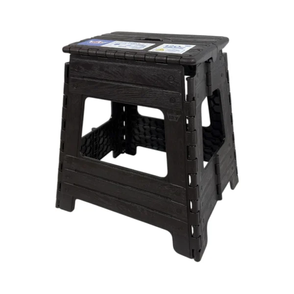 Banco Plegable Grande Reyplast Color Marrón es el piso auxiliar todo terreno definitivo para tu hogar, taller o paseos de camping. Diseñado con una elegante textura estilo madera que simula el roble, este piso ultra robusto es capaz de soportar hasta 120 kg de peso. Lo pliegas en un segundo y lo mueves como un maletín gracias a su manilla integrada, quedando completamente plano para guardarlo detrás de cualquier puerta. Encuéntralo al mejor precio en Plastore