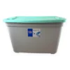 Caja Organizadora Reyplast Megaforte de 75 Litros es el contenedor todo terreno definitivo que estabas buscando para tu garaje, taller o bodega. Fabricada con un plástico flexible ultra robusto que absorbe golpes sin quebrarse, incorpora una tapa con enganche seguro para mantener tus pertenencias a salvo del polvo y la humedad. Encuéntrala al mejor precio del mercado en Plastore.