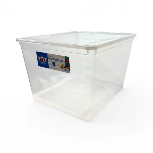 Caja Organizadora Modubox Reyplast de 30 Litros combina un cuerpo transparente cristal con una tapa segura de cierre click que aísla por completo el polvo. Diseñada con un formato plano y apilable para aprovechar al máximo el espacio vertical de tus armarios o repisas, es ideal para ropa, juguetes o documentos. Encuéntrala al mejor precio en Plastore.