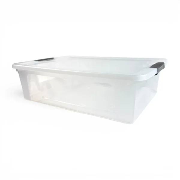 Caja Organizadora Transparente Reyplast Ultra Forte de 30 Litros es la solución perfecta para guardar tus zapatos, ropa de otra temporada o juguetes de forma invisible y ordenada. Su diseño extra chato de solo 16.4 cm de alto cuenta con ruedas para sacarla sin esfuerzo y broches reforzados que protegen todo del polvo del piso. Encuéntrala al mejor precio en Plastore.